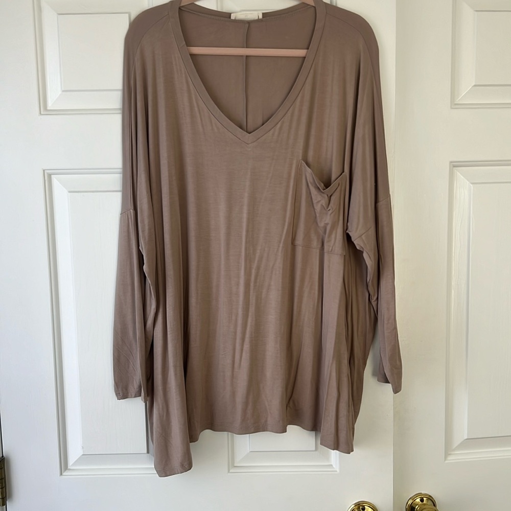Light weight v neck shirt